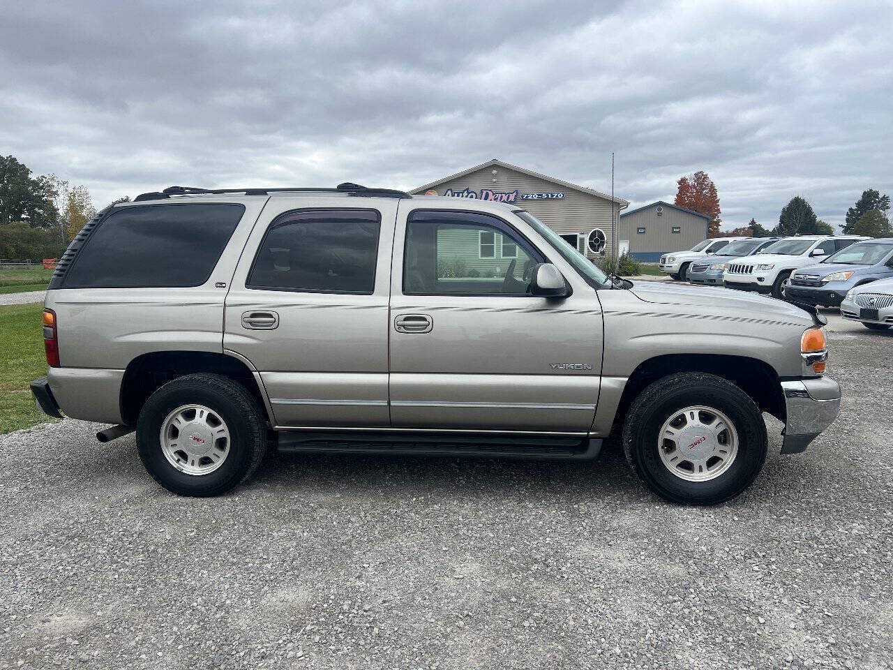 Used 2002 GMC Yukon SLE RWD image 1