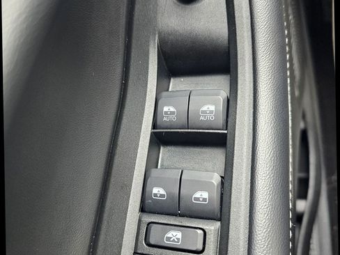 Used 2021 Jeep Grand Cherokee L Laredo w/ Luxury Tech Group I image 22