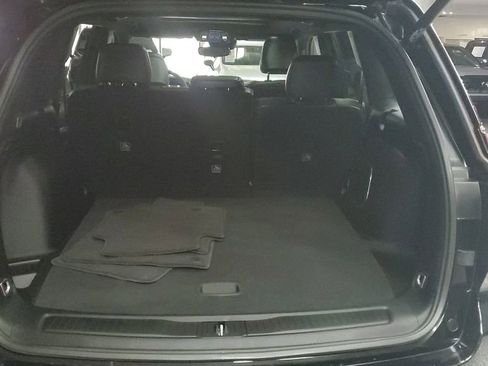 Used 2024 Jeep Grand Cherokee Limited w/ Black Appearance Package image 9