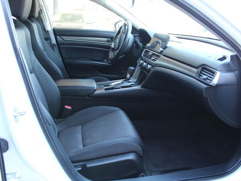 Used 2018 Honda Accord LX image 10