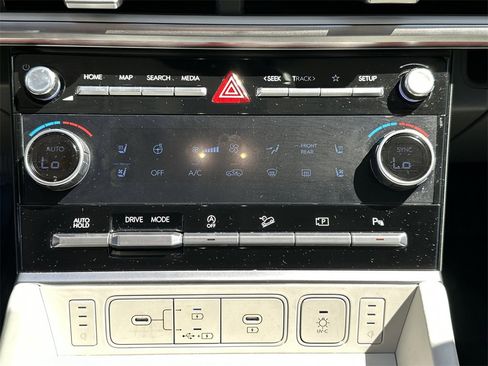 Used 2025 Hyundai Santa Fe Calligraphy image 22