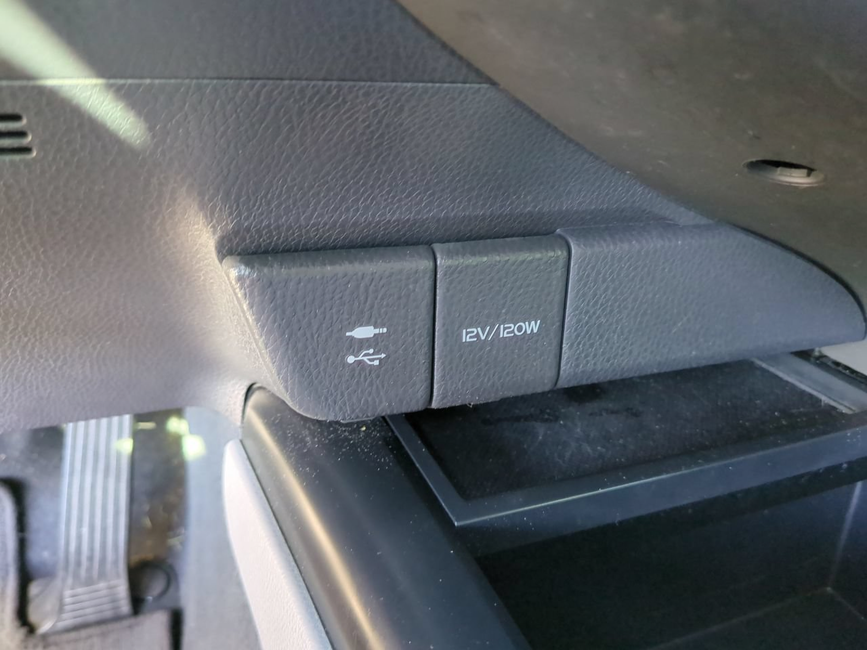Used 2018 Toyota Camry SE w/ Convenience Package FWD image 25
