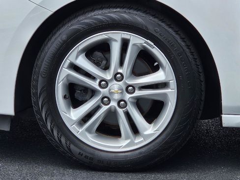 Used 2018 Chevrolet Cruze LT FWD image 27