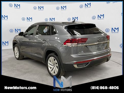 Used 2021 Volkswagen Atlas Cross Sport SE w/ Panoramic Sunroof Package image 3