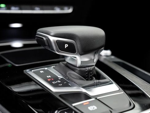 Used 2024 Audi Q5 e Premium Plus w/ Premium Plus Package AWD/4WD image 19