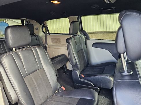Used 2019 Dodge Grand Caravan SXT image 21