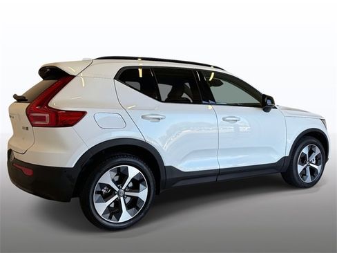 Used 2025 Volvo XC40 B5 Plus w/ Protection Package Premier image 10