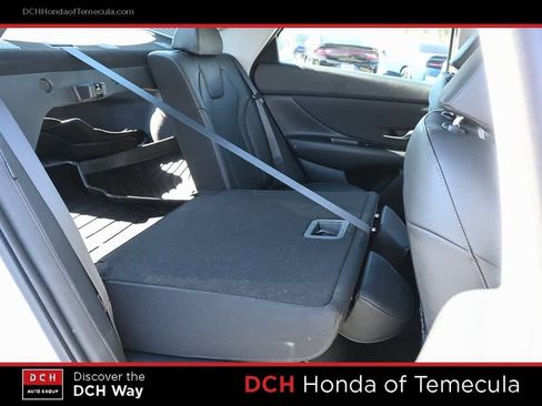 Used 2025 Hyundai Elantra Limited image 21