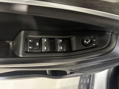 Used 2024 Jeep Grand Cherokee Limited w/ Luxury Tech Group II AWD/4WD image 18