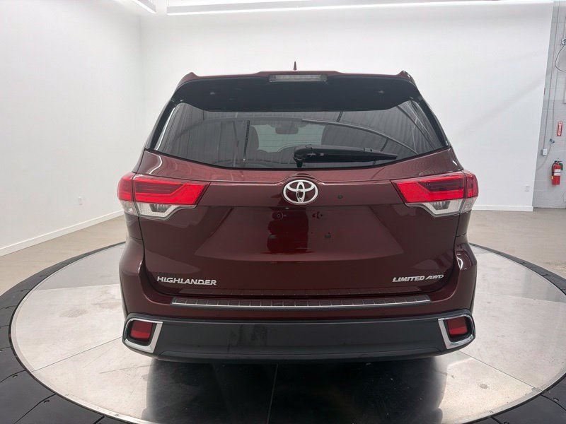 Used 2017 Toyota Highlander Limited AWD/4WD image 4