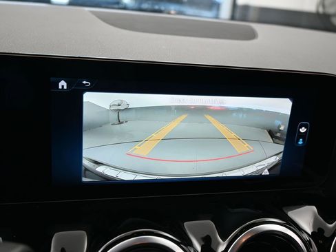 Used 2025 Mercedes-Benz GLA 250 image 17