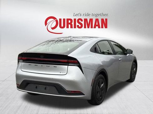 Used 2025 Toyota Prius LE image 2