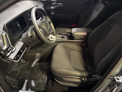 Used 2025 Kia Sportage LX FWD image 16