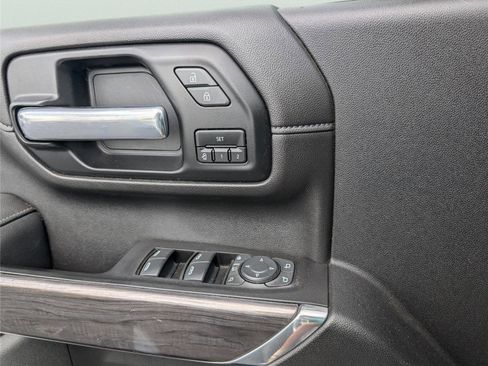 Used 2020 Chevrolet Silverado 2500 LTZ w/ LTZ Convenience Package image 17