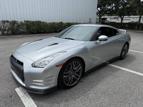 Used 2016 Nissan GT-R Premium AWD/4WD image 1