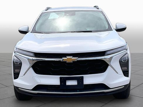 Used 2026 Chevrolet Trax LT FWD image 4