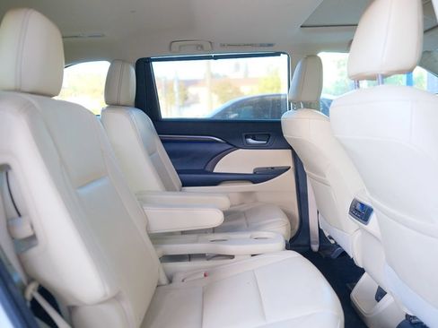 Used 2016 Toyota Highlander Limited FWD image 30