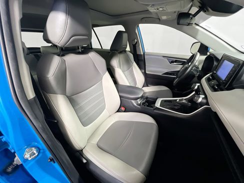 Used 2021 Toyota RAV4 XLE Premium image 30