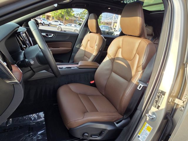 Certified 2024 Volvo XC60 B5 Plus AWD/4WD image 8