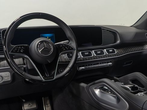 Used 2026 Mercedes-Benz Maybach GLS 600 4MATIC image 44