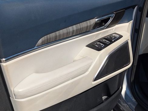 Used 2024 Kia Telluride EX w/ EX Captain's Chair Package image 15