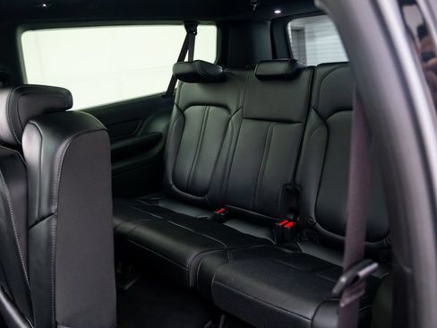 Used 2024 Jeep Wagoneer L Series III w/ Premium Group I AWD/4WD image 20