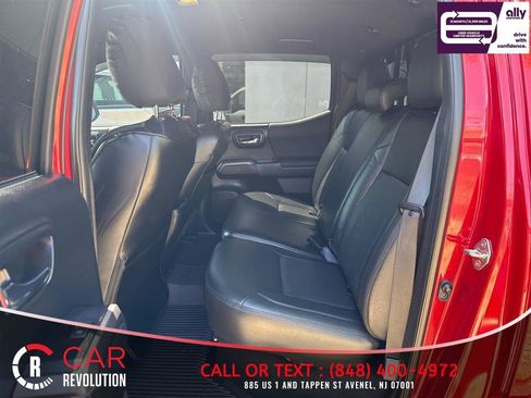 Used 2018 Toyota Tacoma TRD Sport AWD/4WD image 8