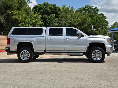 Used 2019 GMC Sierra 2500 Denali w/ Duramax Plus Package AWD/4WD image 2