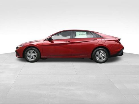 Used 2026 Hyundai Elantra SE FWD image 33