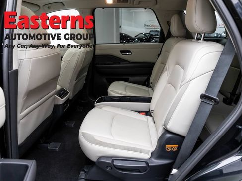 Used 2023 Nissan Pathfinder SL w/ SL Premium Package AWD/4WD image 22
