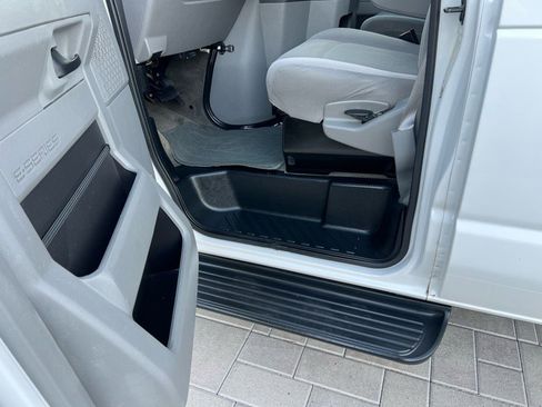 Used 2012 Ford E-350 and Econoline 350 XLT image 11