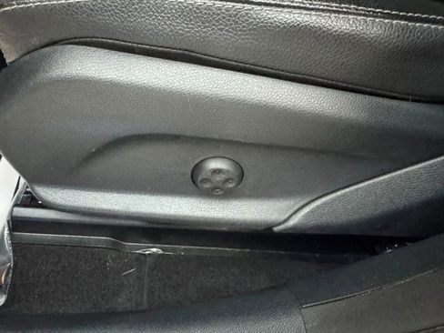 Used 2018 Mercedes-Benz GLC 300 w/ Premium Package image 26