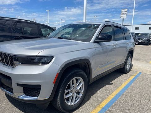 Used 2022 Jeep Grand Cherokee L Laredo w/ Luxury Tech Group I AWD/4WD image 8