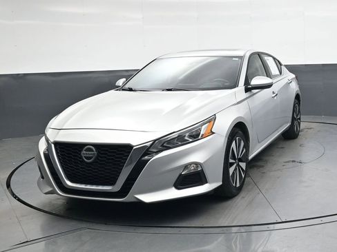 Used 2022 Nissan Altima 2.5 SV w/ SV Premium Package image 9