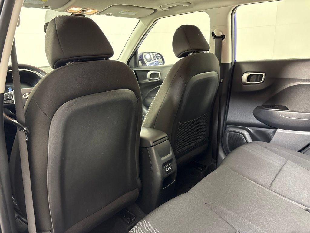 Used 2024 Hyundai Venue SEL FWD image 19