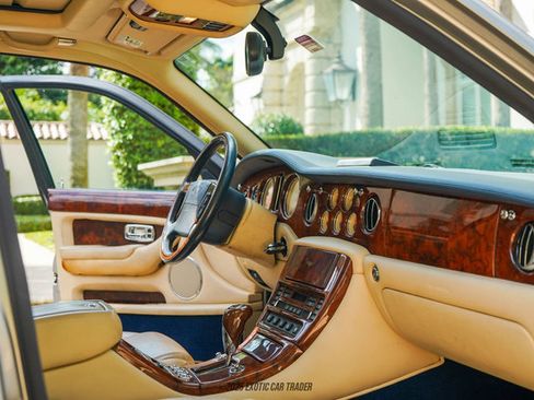 Used 2003 Bentley Arnage R RWD image 49