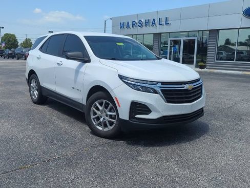 Used 2023 Chevrolet Equinox LS w/ LS Convenience Package FWD image 3