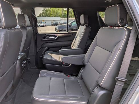 Used 2025 GMC Yukon Elevation w/ LPO, Elevation Black Package AWD/4WD image 21