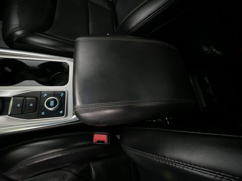 Used 2020 Ford Explorer Platinum w/ Premium Technology Package AWD/4WD image 26