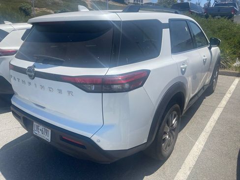 Used 2025 Nissan Pathfinder SV FWD image 4
