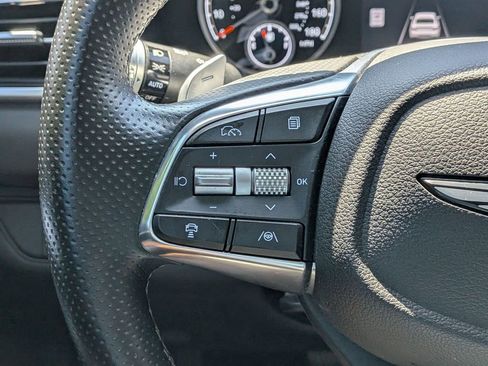 Used 2025 Genesis G70 2.5T RWD image 16