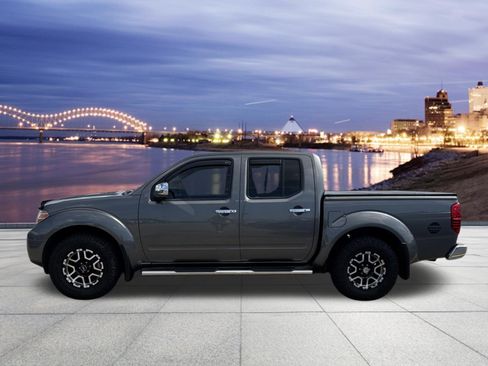 Used 2020 Nissan Frontier SV w/ SV Utility Package RWD image 2