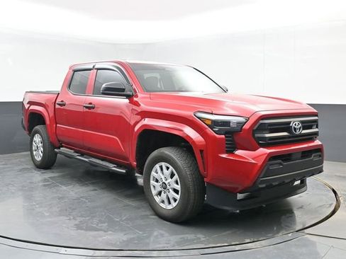 Used 2025 Toyota Tacoma SR image 2