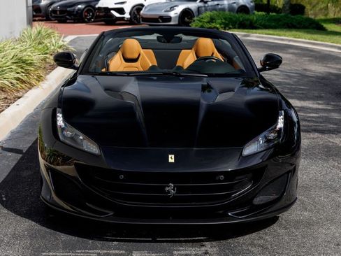 Used 2019 Ferrari Portofino RWD image 8