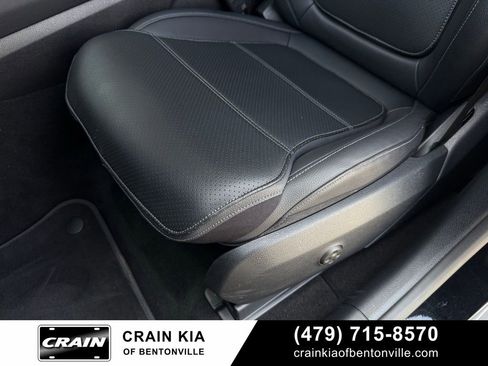 Used 2025 Mercedes-Benz GLC 300 4MATIC image 25