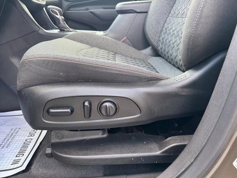 Used 2023 Chevrolet Equinox LT FWD image 16