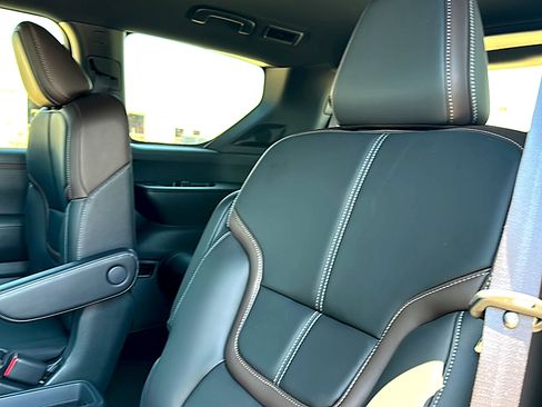 New 2026 Nissan Armada SL w/ Captain's Chari Seat Package AWD/4WD image 16