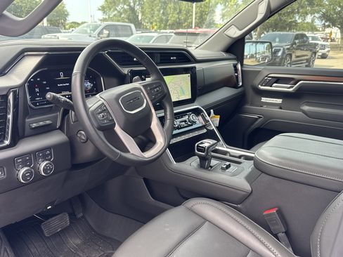 Used 2025 GMC Sierra 1500 Denali w/ Technology Package AWD/4WD image 7