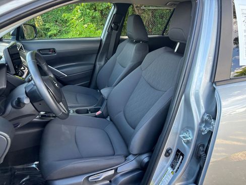 Used 2025 Toyota Corolla Cross LE image 36