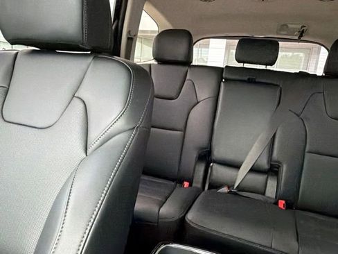 Used 2025 Kia Telluride LX FWD image 15